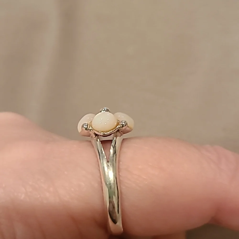 Sterling silver flower ring - Picture 2 of 6